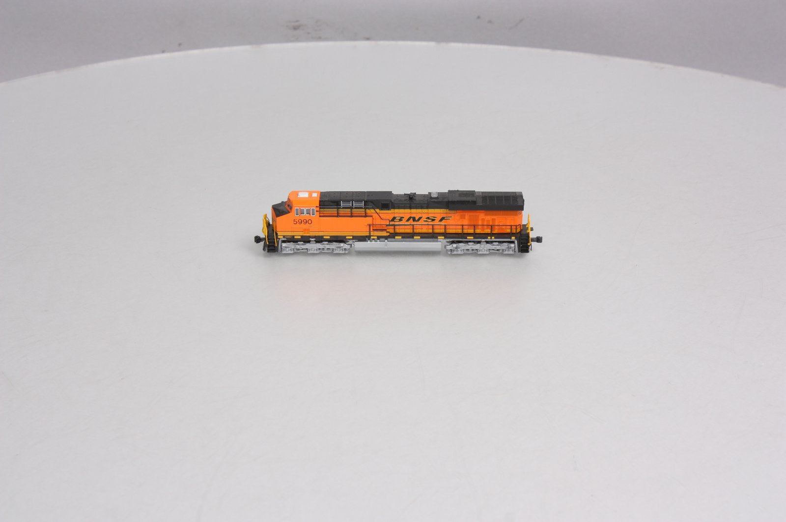 Kato 176-8910 N BNSF GE ES44AC 'GEVO' Locomotive #5990 with DCC