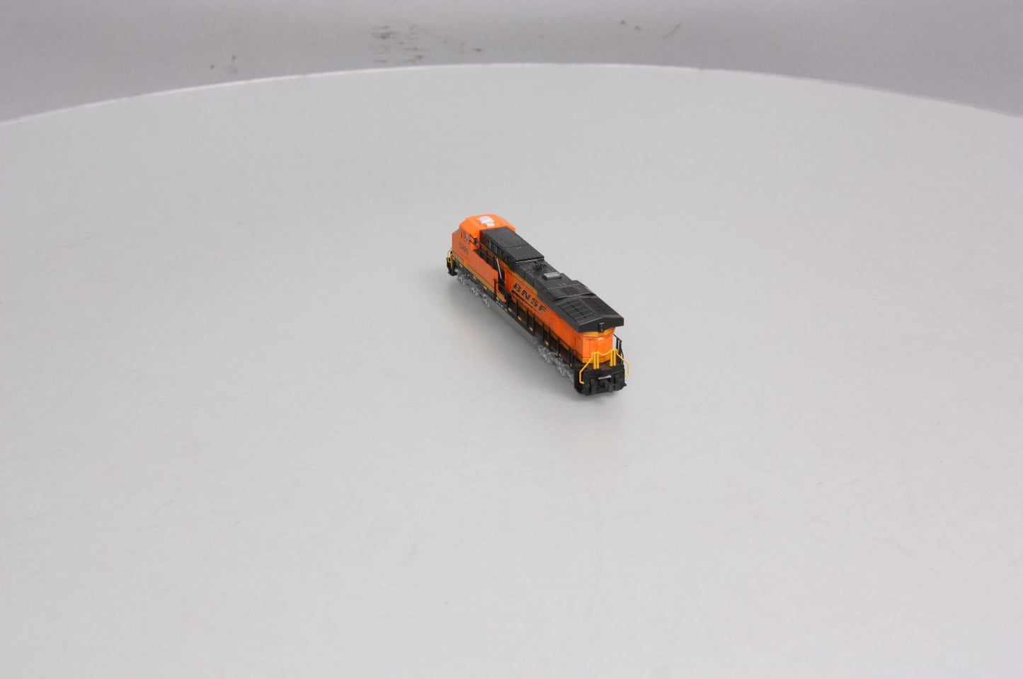 Kato 176-8910 N BNSF GE ES44AC 'GEVO' Locomotive #5990 with DCC