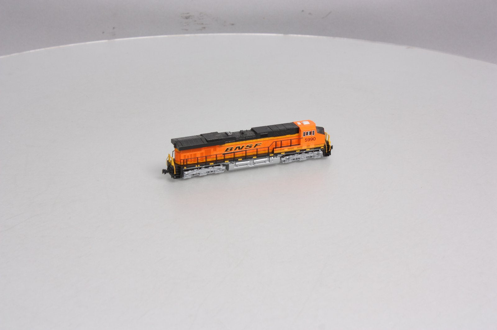 Kato 176-8910 N BNSF GE ES44AC 'GEVO' Locomotive #5990 with DCC