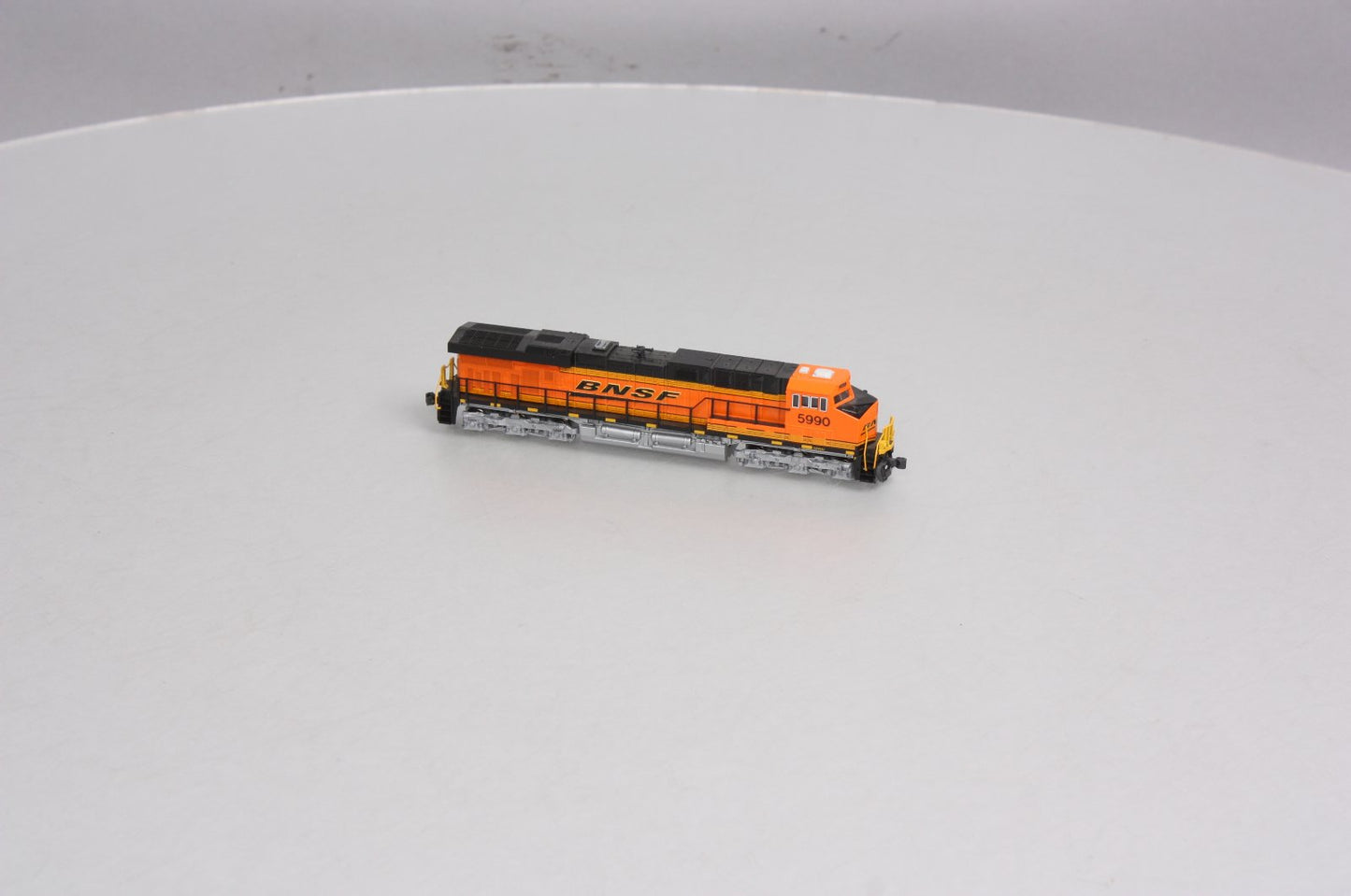 Kato 176-8910 N BNSF GE ES44AC 'GEVO' Locomotive #5990 with DCC
