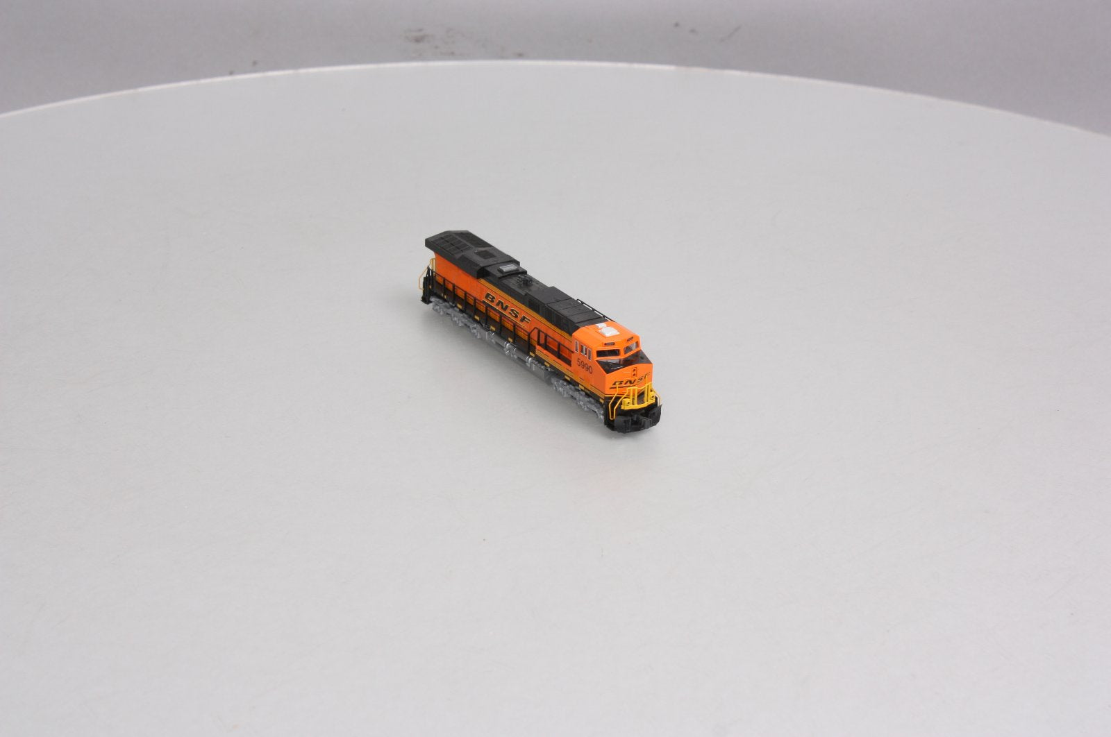 Kato 176-8910 N BNSF GE ES44AC 'GEVO' Locomotive #5990 with DCC