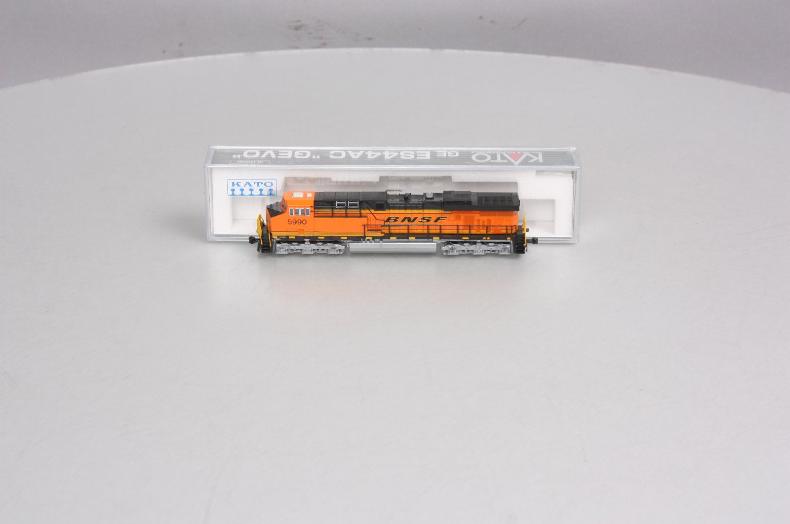 Kato 176-8910 N BNSF GE ES44AC 'GEVO' Locomotive #5990 with DCC