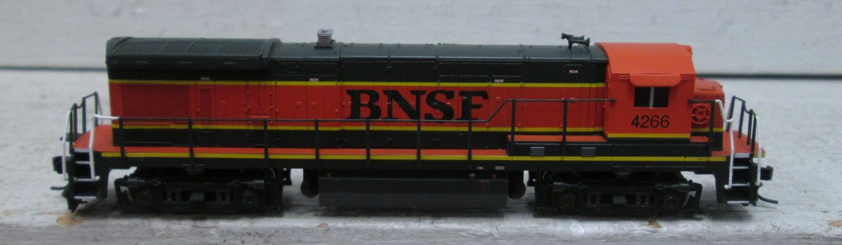 Atlas 49734 N Scale BNSF B23-7 Diesel Locomotive #4266
