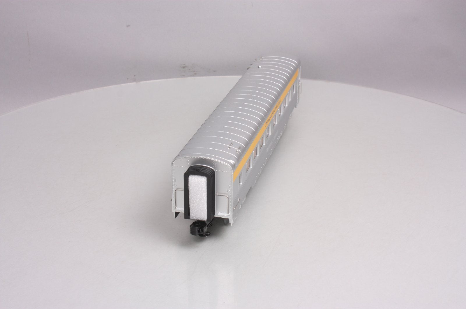 MTH 30-67865 O Gauge C&O 60' Streamlined Fluted-Side ABS Coach Car #1634 LN/Box