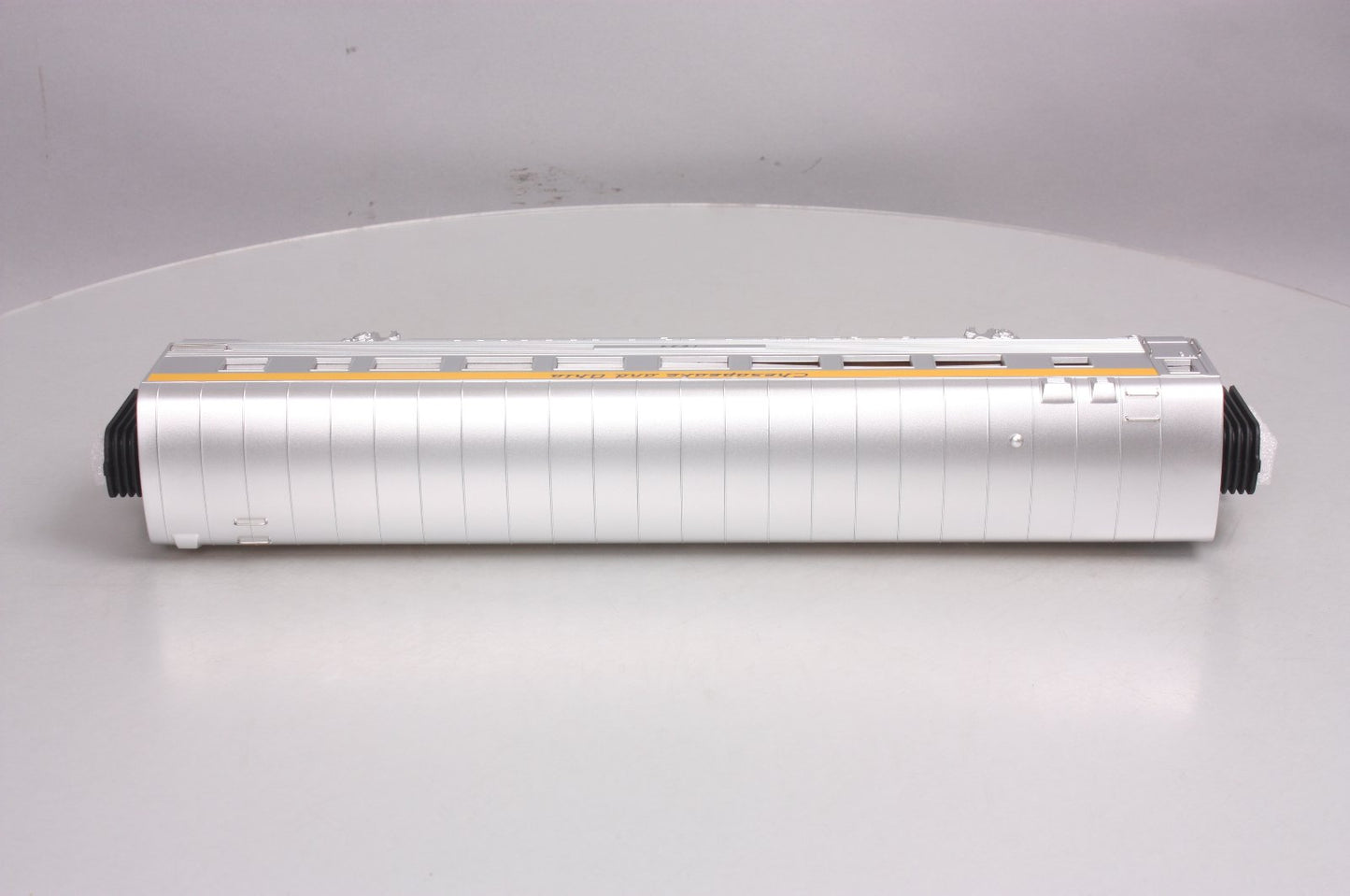 MTH 30-67865 O Gauge C&O 60' Streamlined Fluted-Side ABS Coach Car #1634 LN/Box