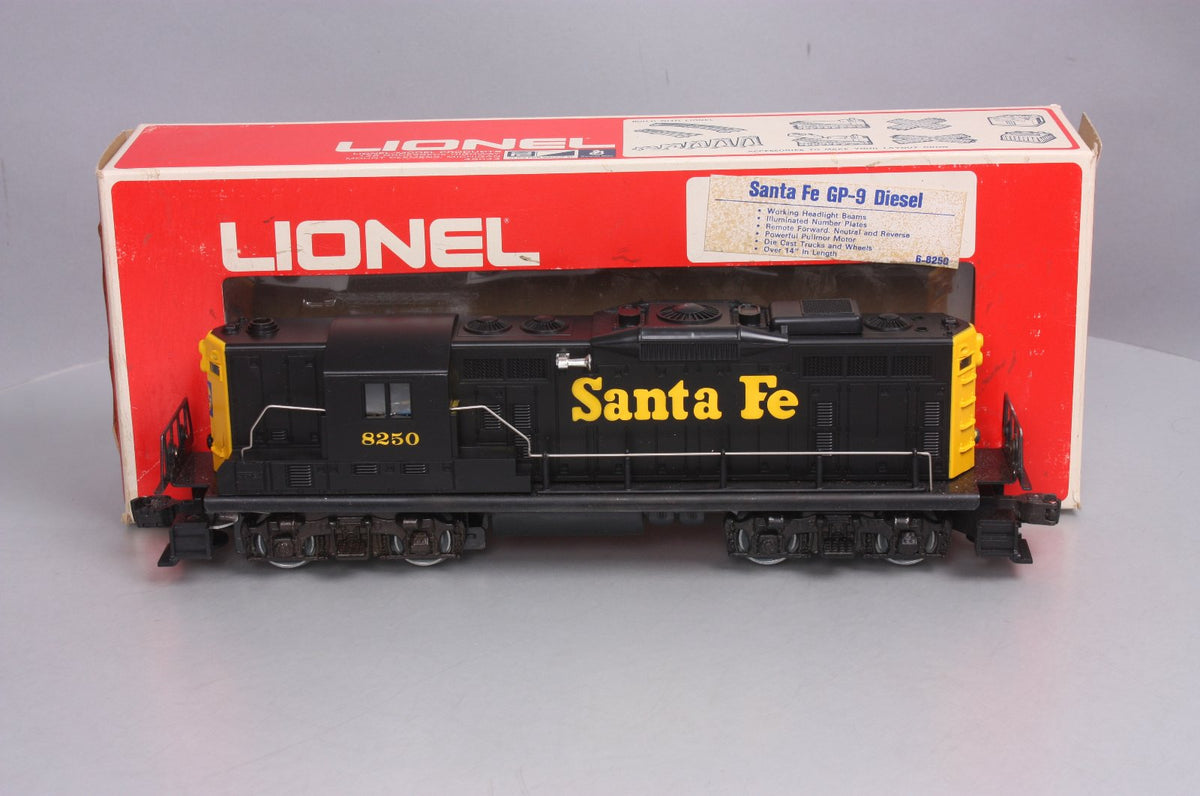 Lionel 6-8250 O Gauge Santa Fe GP9 Powered Diesel Engine #8250 NIB