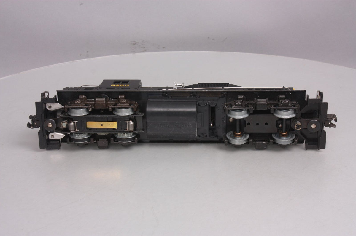 Lionel 6-8250 O Gauge Santa Fe GP9 Powered Diesel Engine #8250 NIB