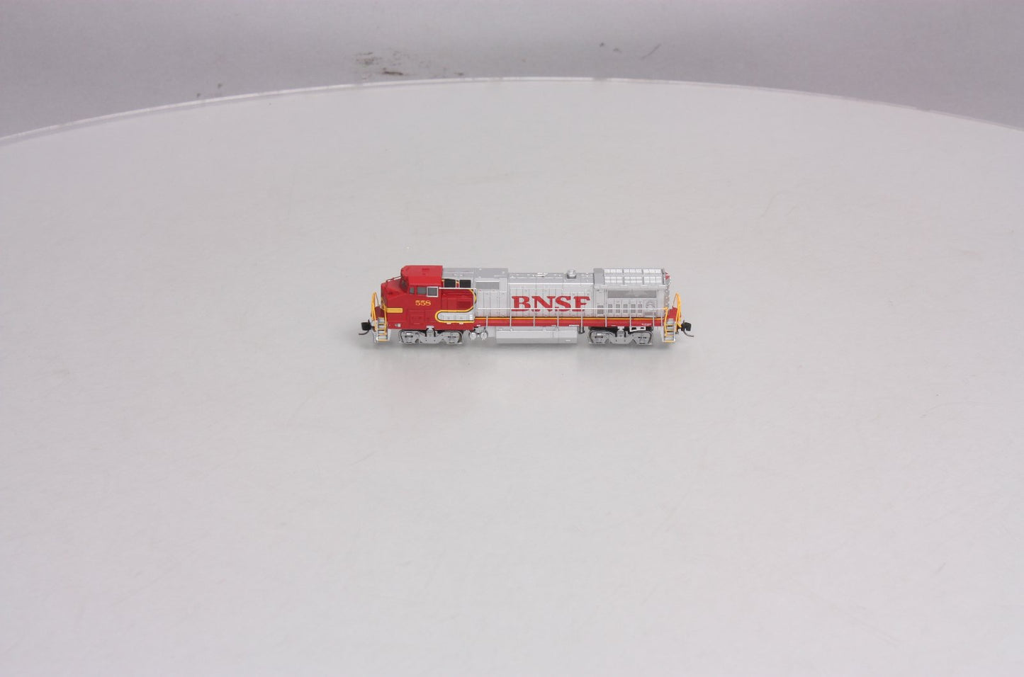 Atlas 48812 N Scale BNSF Dash 8-40BW Diesel Locomotive #558