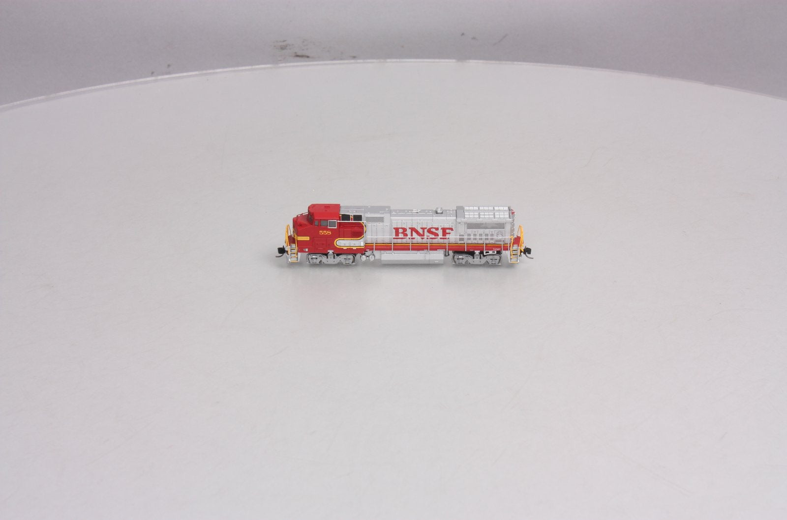 Atlas 48812 N Scale BNSF Dash 8-40BW Diesel Locomotive #558