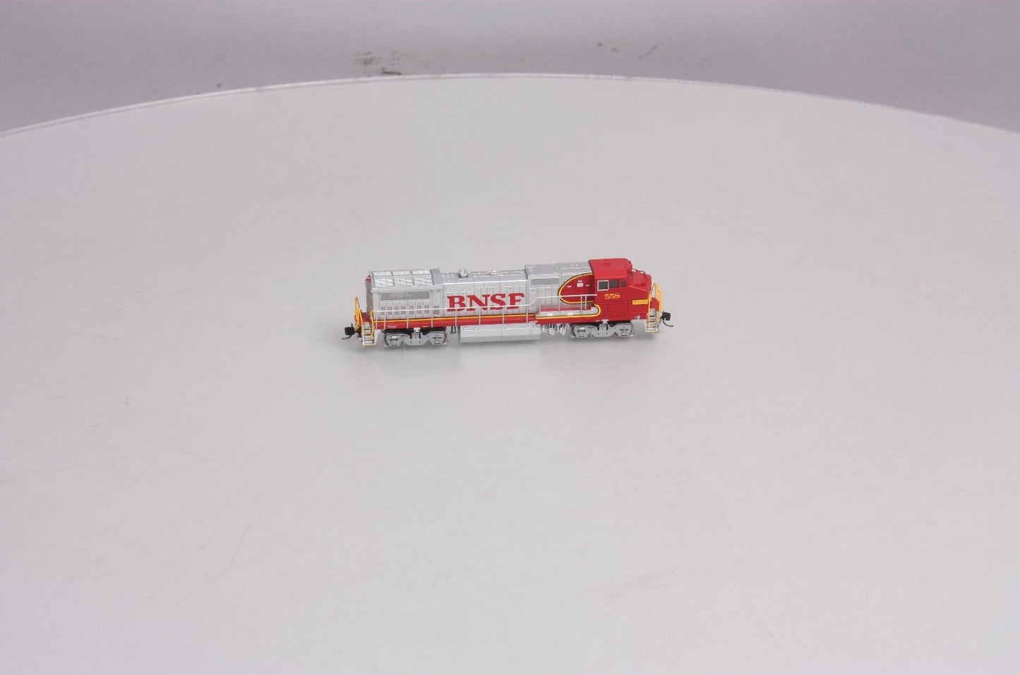 Atlas 48812 N Scale BNSF Dash 8-40BW Diesel Locomotive #558