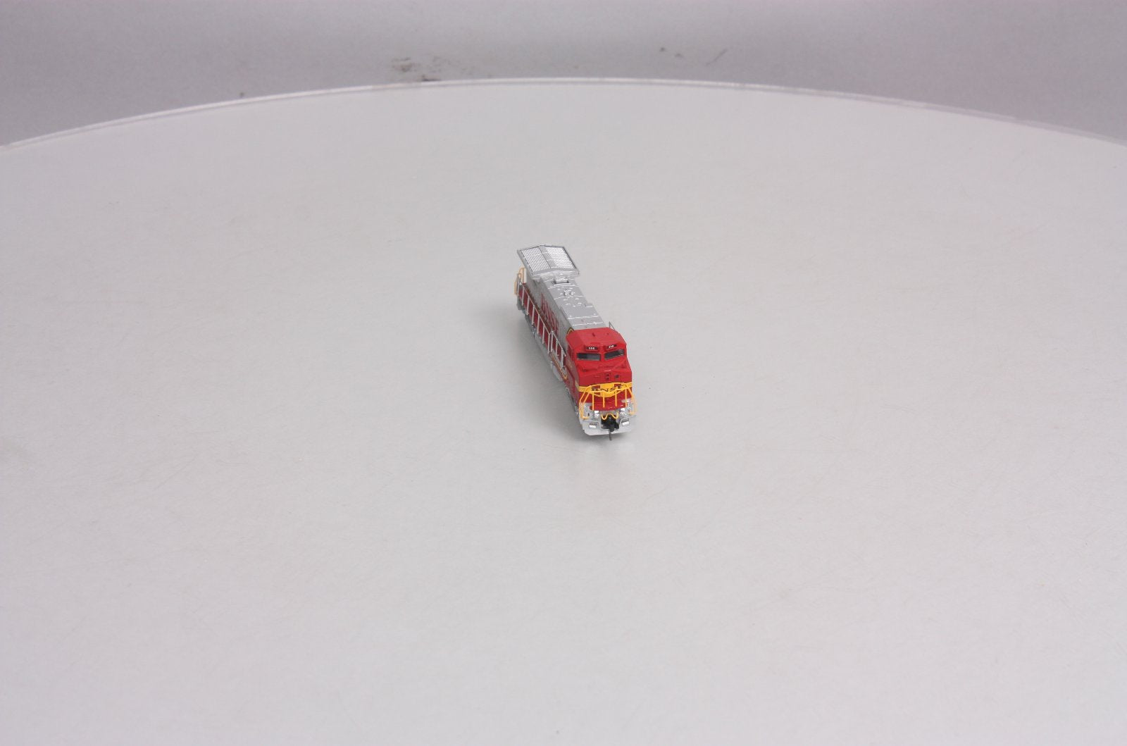 Atlas 48812 N Scale BNSF Dash 8-40BW Diesel Locomotive #558