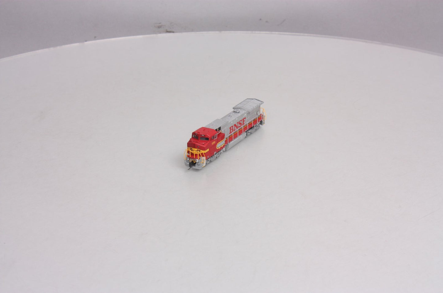 Atlas 48812 N Scale BNSF Dash 8-40BW Diesel Locomotive #558