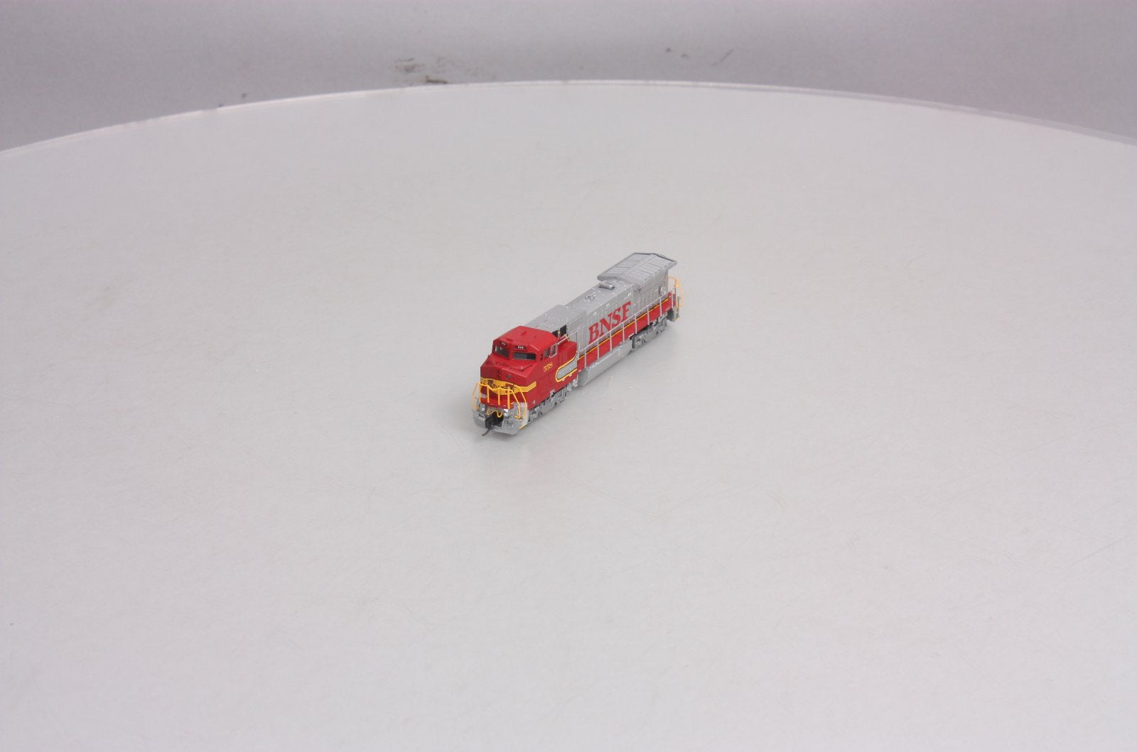 Atlas 48812 N Scale BNSF Dash 8-40BW Diesel Locomotive #558