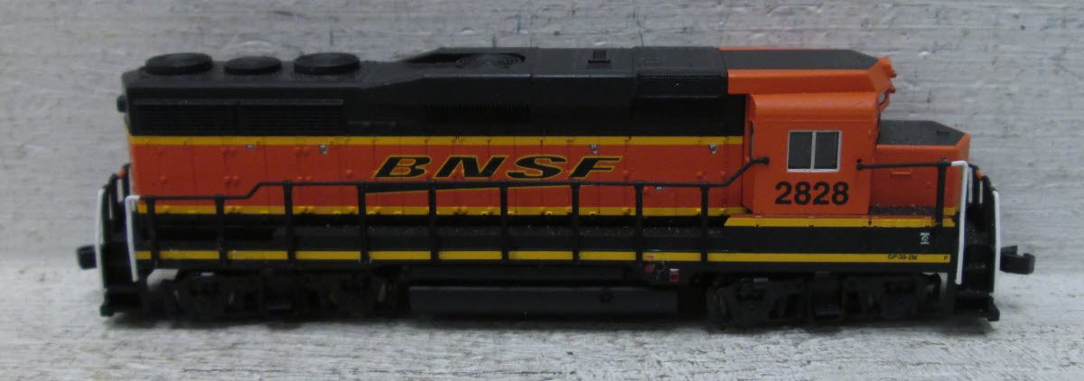 Atlas 40002435 N BNSF Railway EMD GP30 Diesel Locomotive #2828