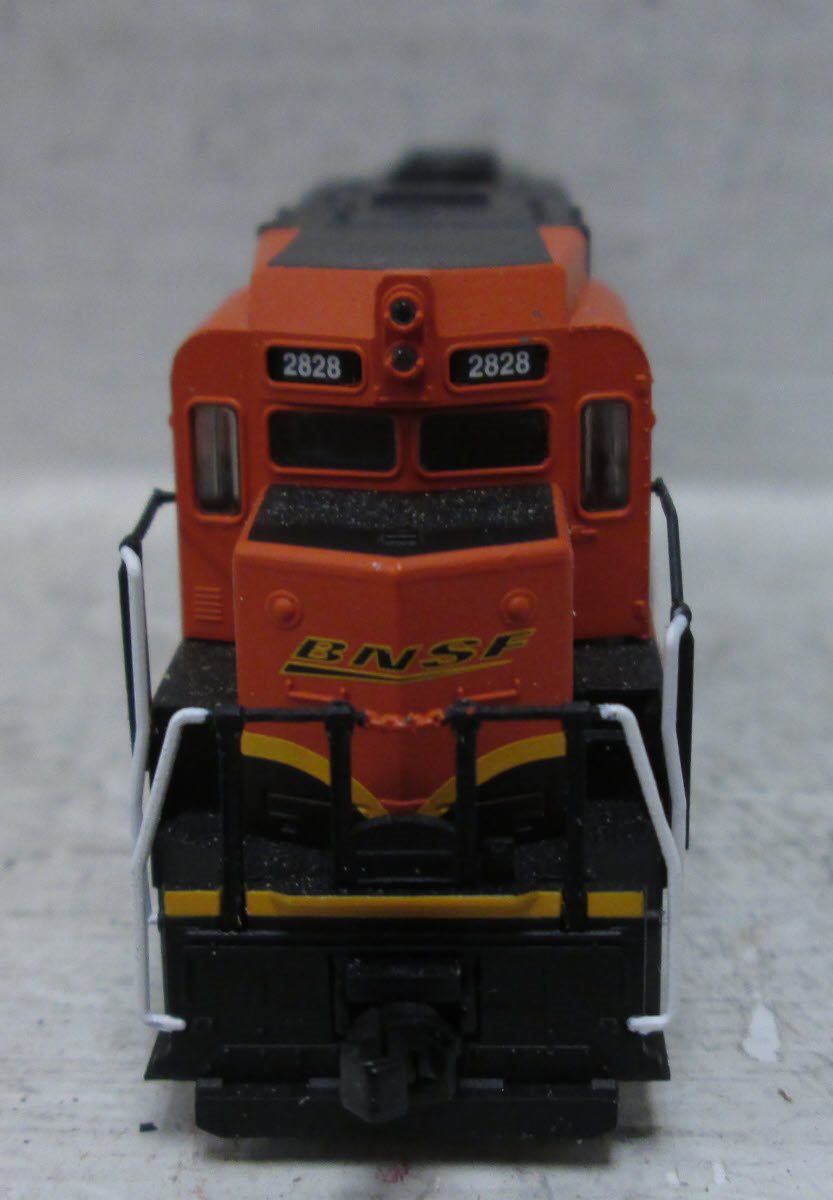 Atlas 40002435 N BNSF Railway EMD GP30 Diesel Locomotive #2828