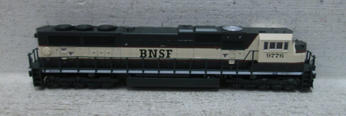 Kato 176-6301 BNSF SD70MAC Diesel Locomotive #9776 LN/Box