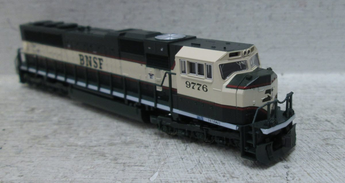 Kato 176-6301 BNSF SD70MAC Diesel Locomotive #9776 LN/Box