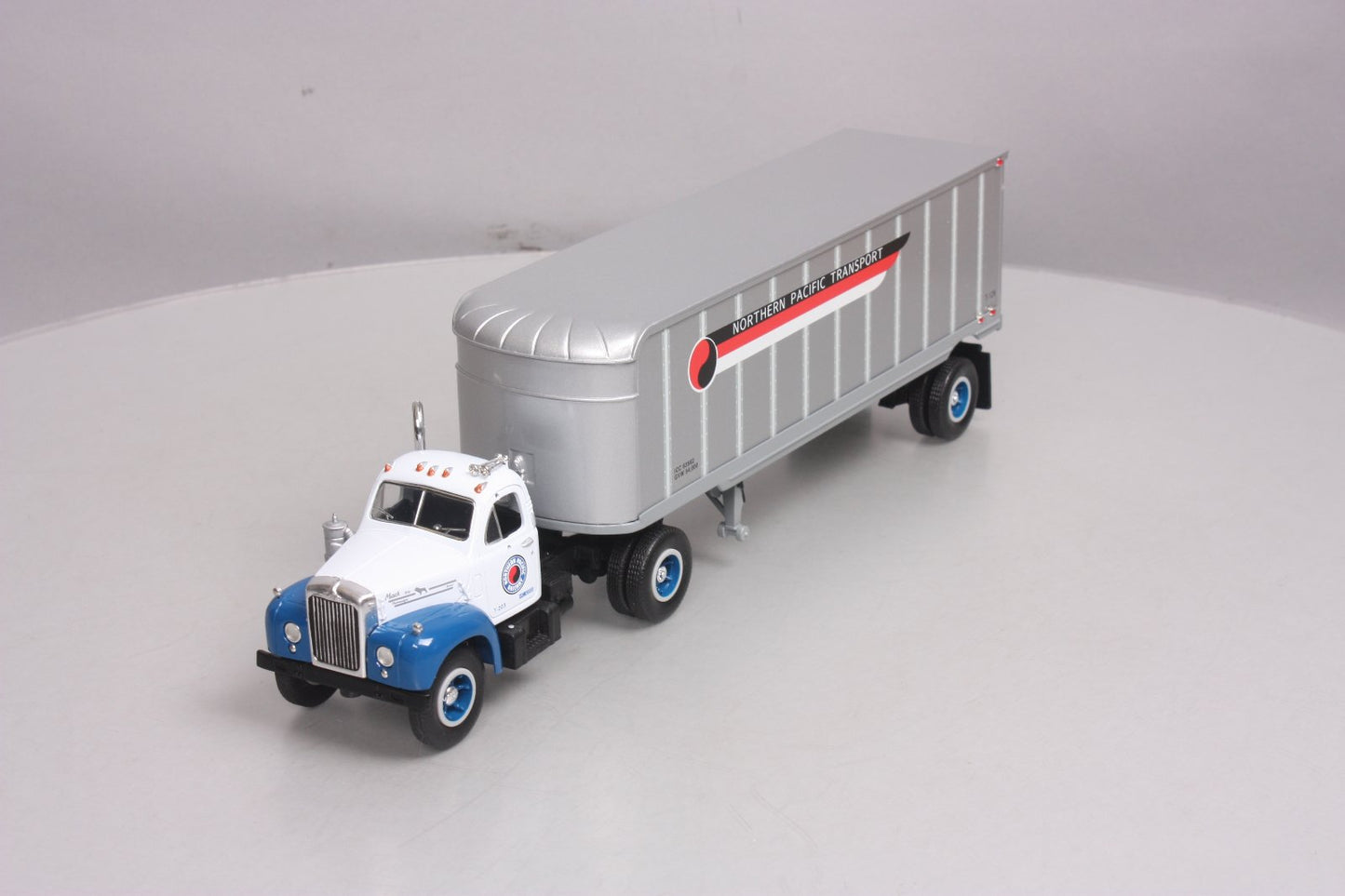 First Gear 19-1560 1:34 1960 Mack Model B-61 Tractor Trailer MT/Box