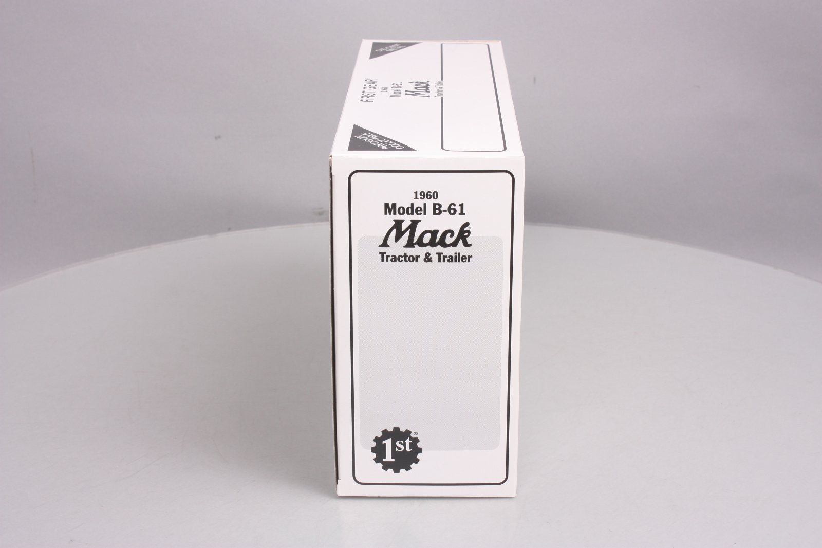 First Gear 19-1560 1:34 1960 Mack Model B-61 Tractor Trailer MT/Box