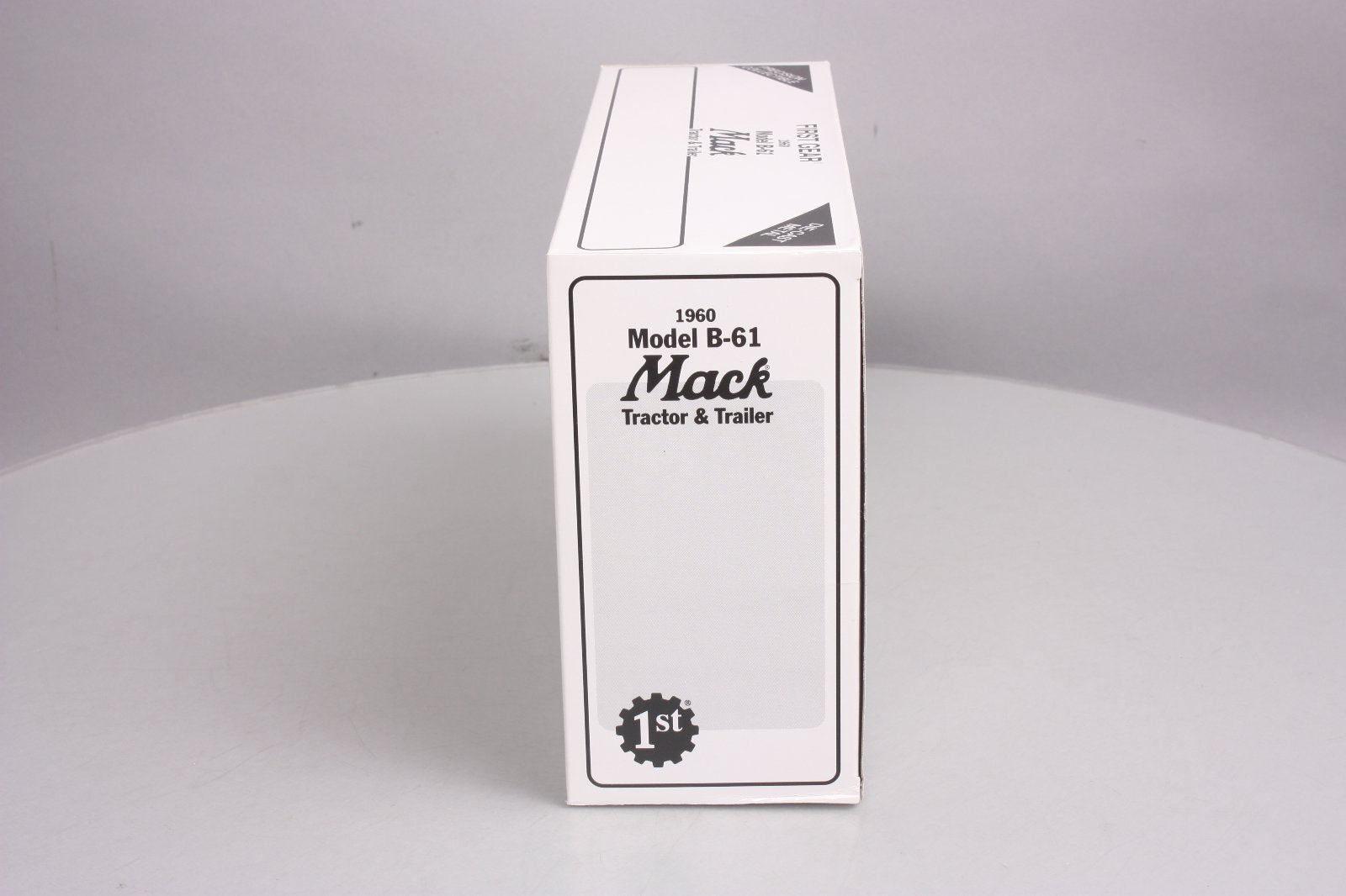 First Gear 19-1560 1:34 1960 Mack Model B-61 Tractor Trailer MT/Box