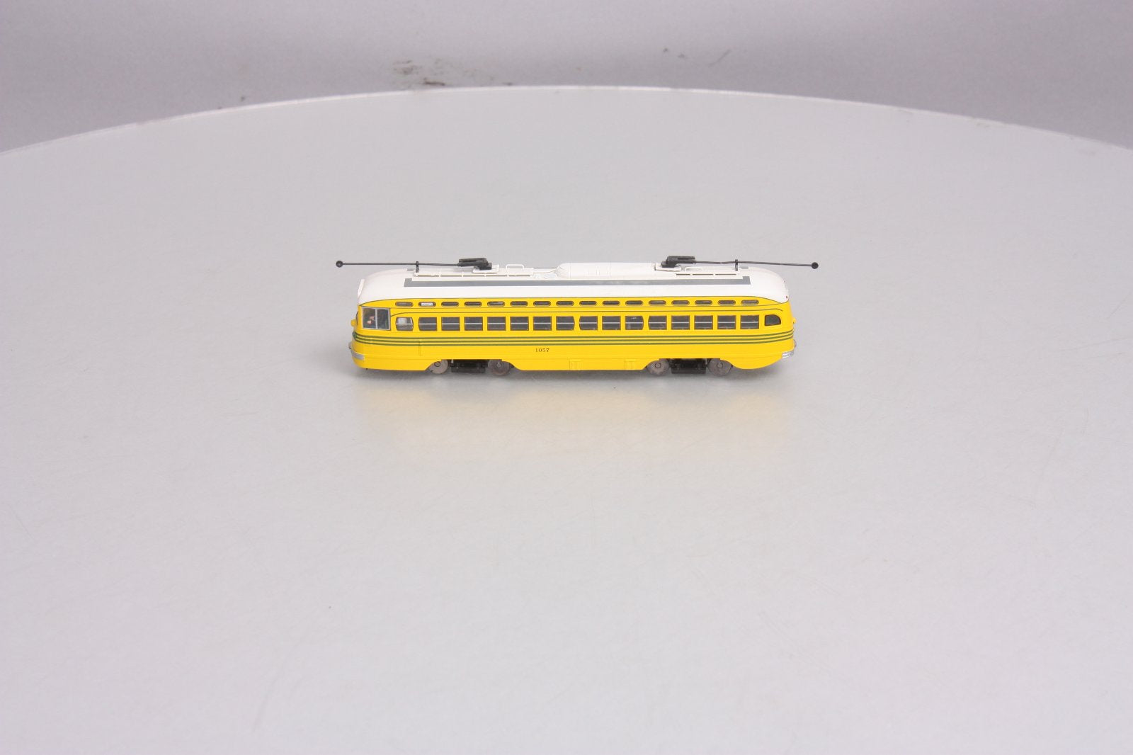 Bowser 12557 HO Scale PCC Streetcar Cincinatti #1057