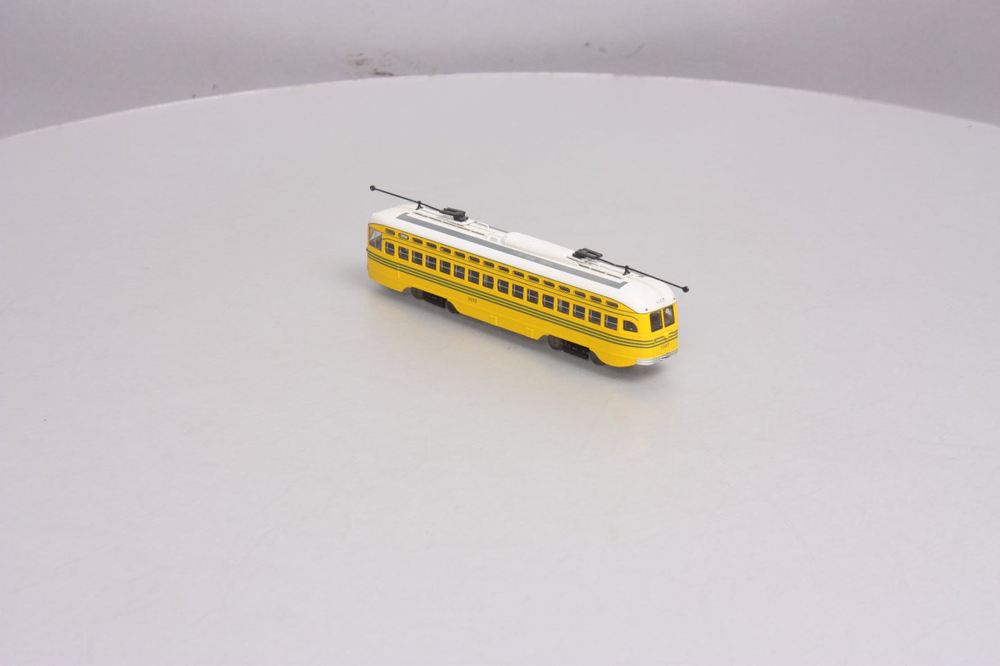 Bowser 12557 HO Scale PCC Streetcar Cincinatti #1057