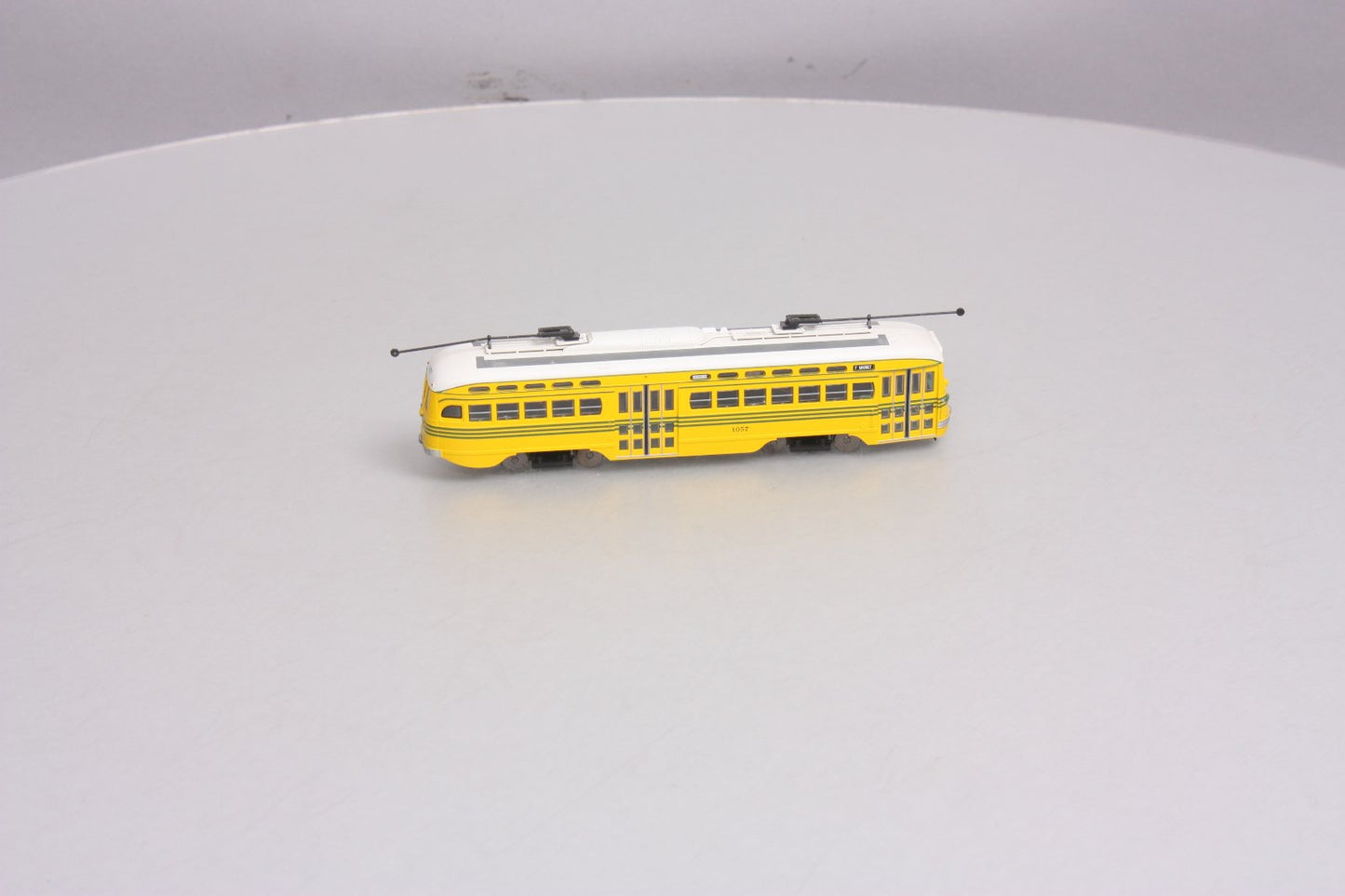 Bowser 12557 HO Scale PCC Streetcar Cincinatti #1057