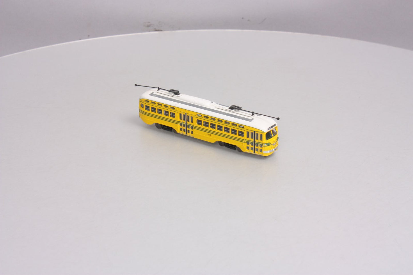 Bowser 12557 HO Scale PCC Streetcar Cincinatti #1057