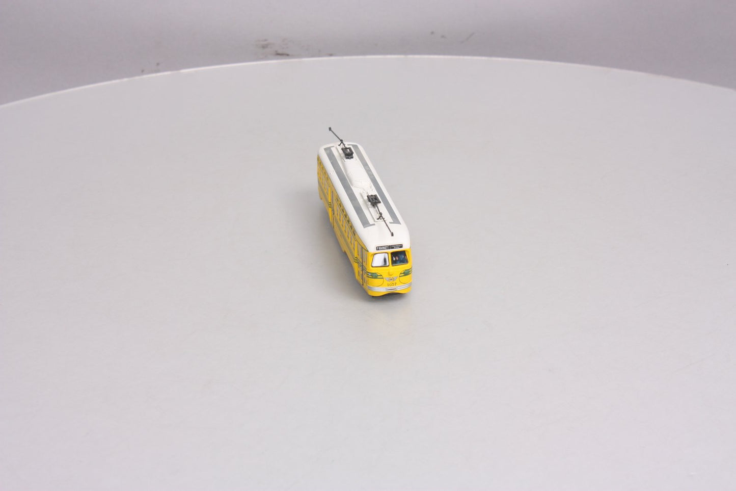 Bowser 12557 HO Scale PCC Streetcar Cincinatti #1057
