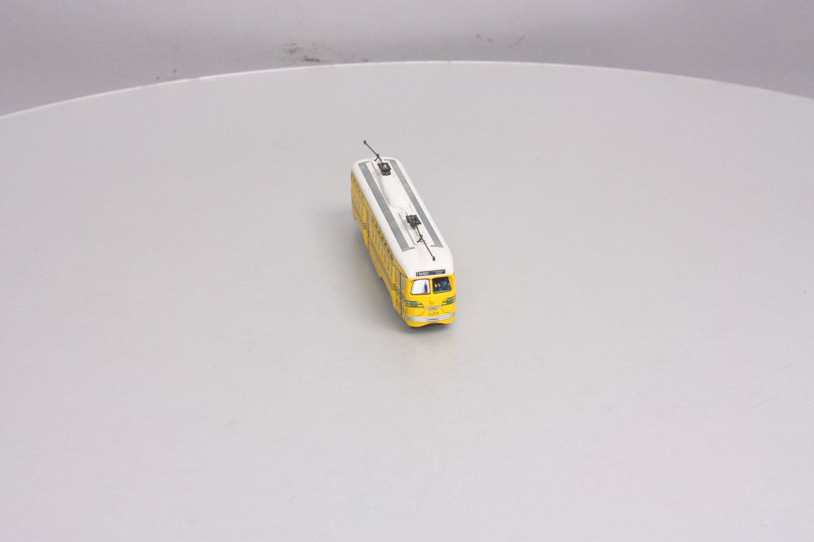 Bowser 12557 HO Scale PCC Streetcar Cincinatti #1057