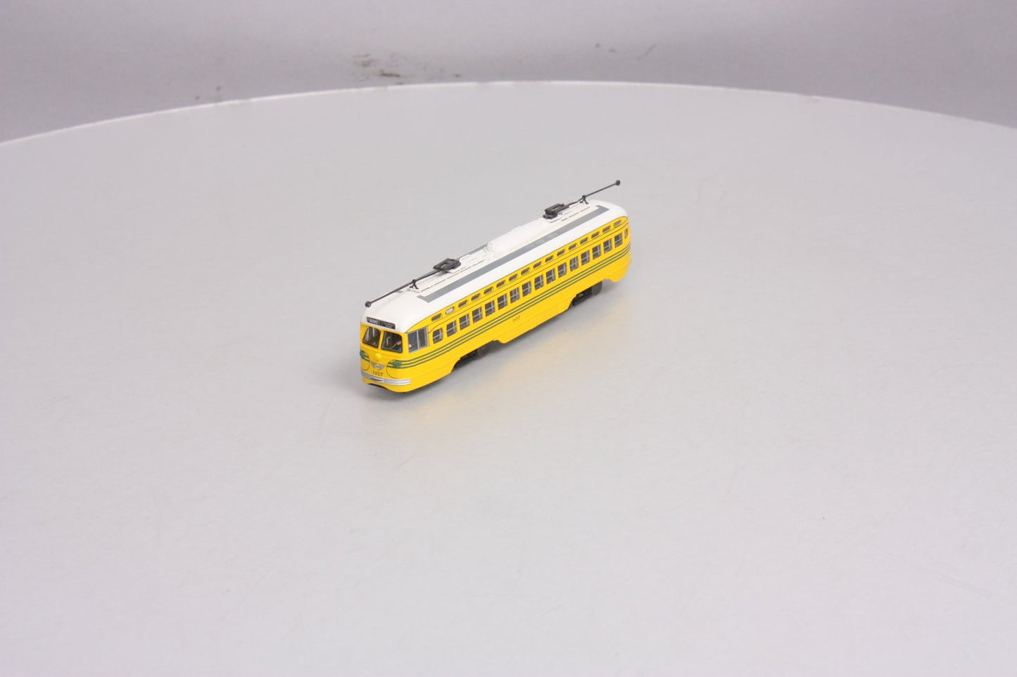 Bowser 12557 HO Scale PCC Streetcar Cincinatti #1057