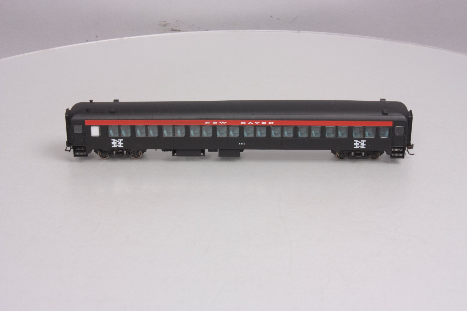 Rapido Trains 109032 HO New Haven 10-Window Coach #8216 MT/Box
