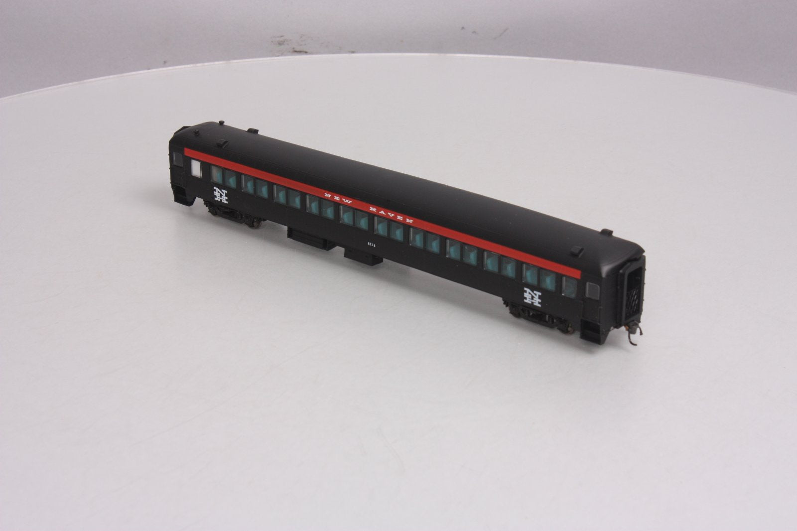 Rapido Trains 109032 HO New Haven 10-Window Coach #8216 MT/Box