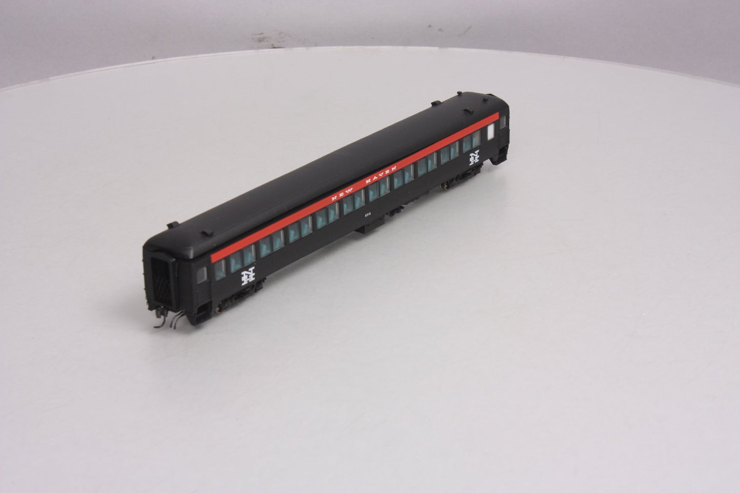 Rapido Trains 109032 HO New Haven 10-Window Coach #8216 MT/Box