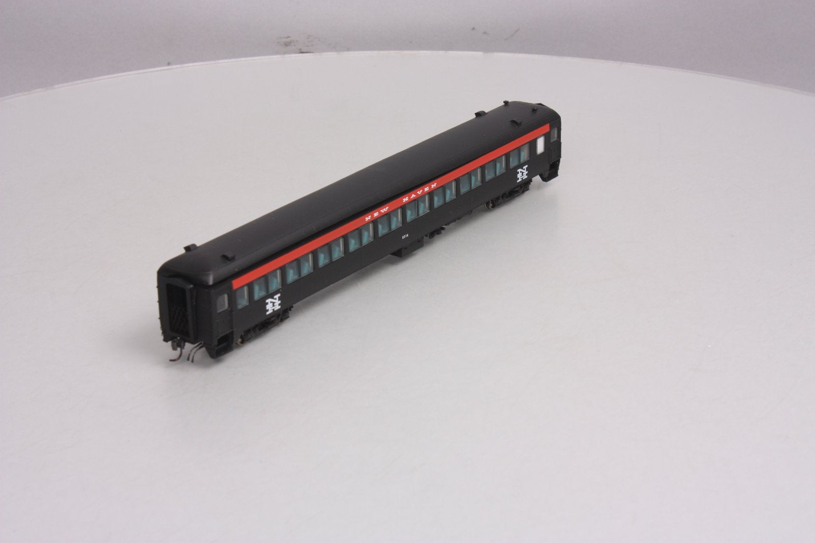 Rapido Trains 109032 HO New Haven 10-Window Coach #8216 MT/Box