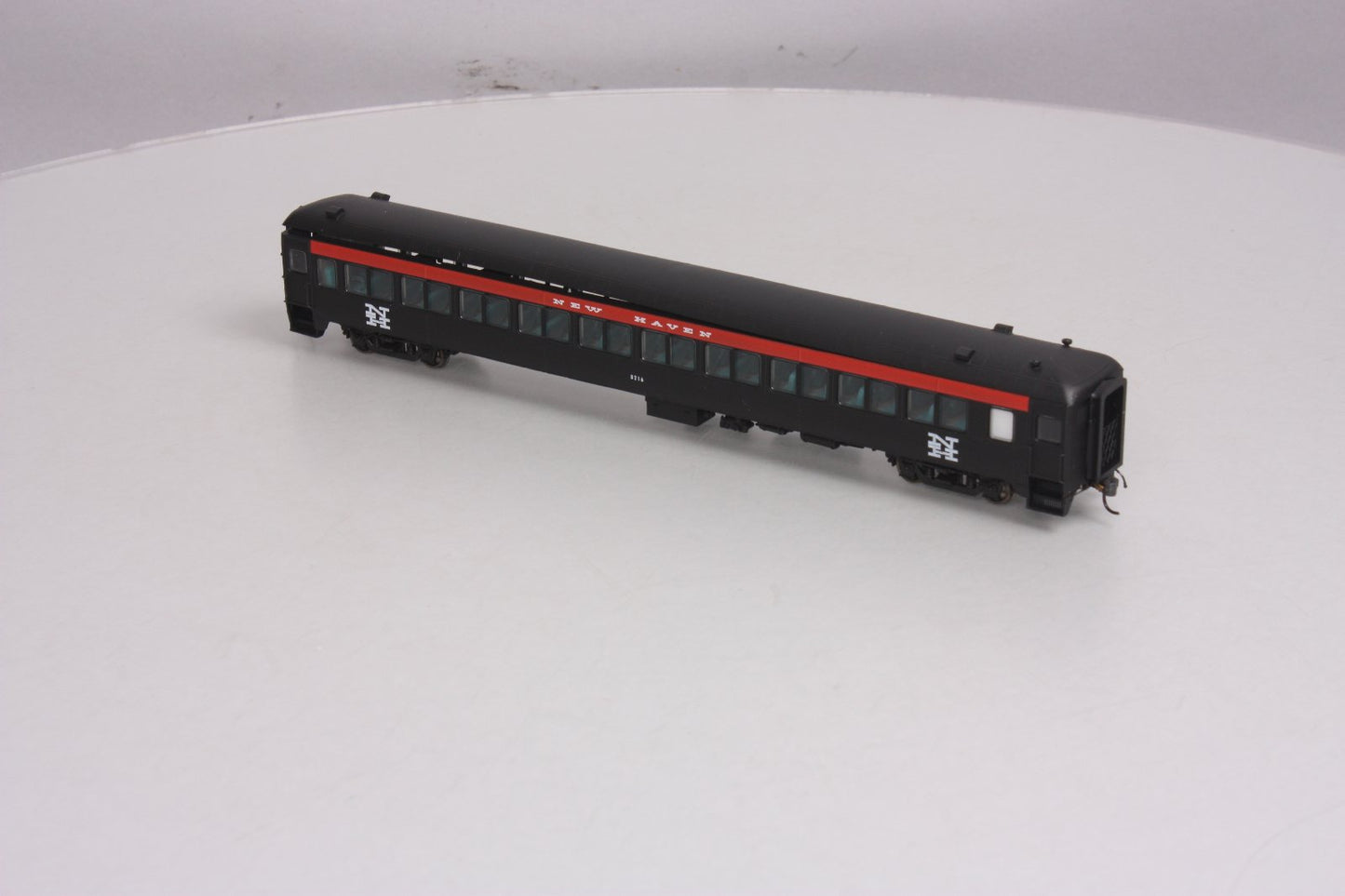 Rapido Trains 109032 HO New Haven 10-Window Coach #8216 MT/Box