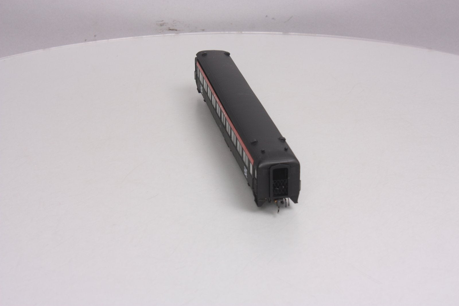 Rapido Trains 109032 HO New Haven 10-Window Coach #8216 MT/Box