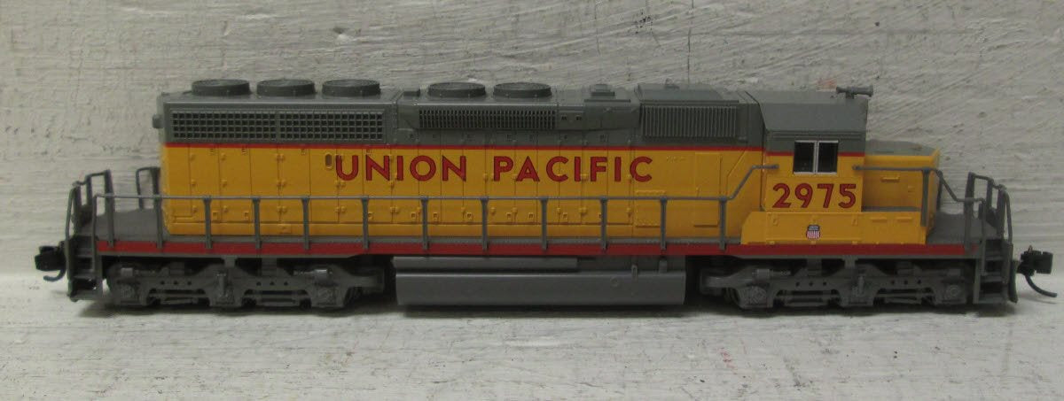 Kato 176-4820 N UP Early SD40-2 Diesel Locomotive with Dynamic Brake Hood #2975