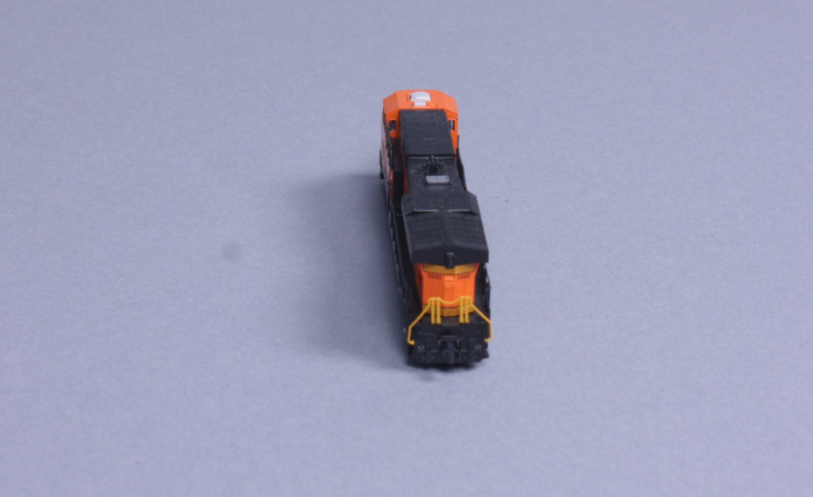 Kato 176-8906 N BNSF GE ES44AC 'GEVO' Diesel Loco #5942/Swoosh