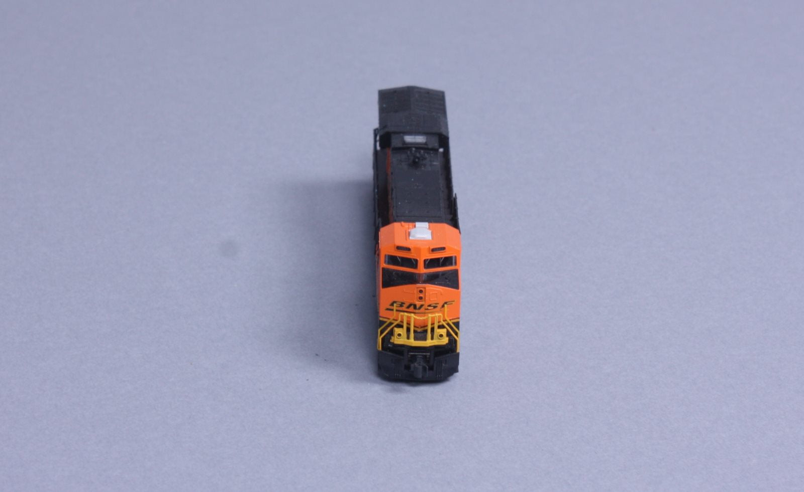 Kato 176-8906 N BNSF GE ES44AC 'GEVO' Diesel Loco #5942/Swoosh