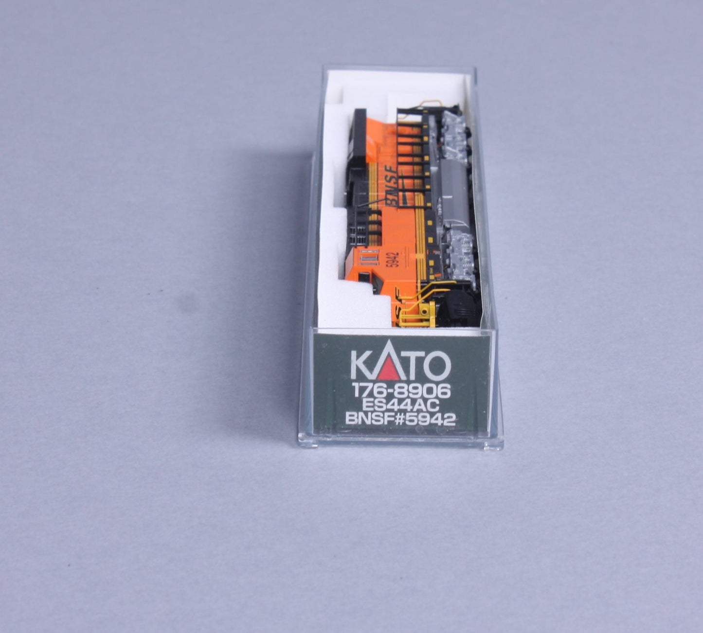 Kato 176-8906 N BNSF GE ES44AC 'GEVO' Diesel Loco #5942/Swoosh
