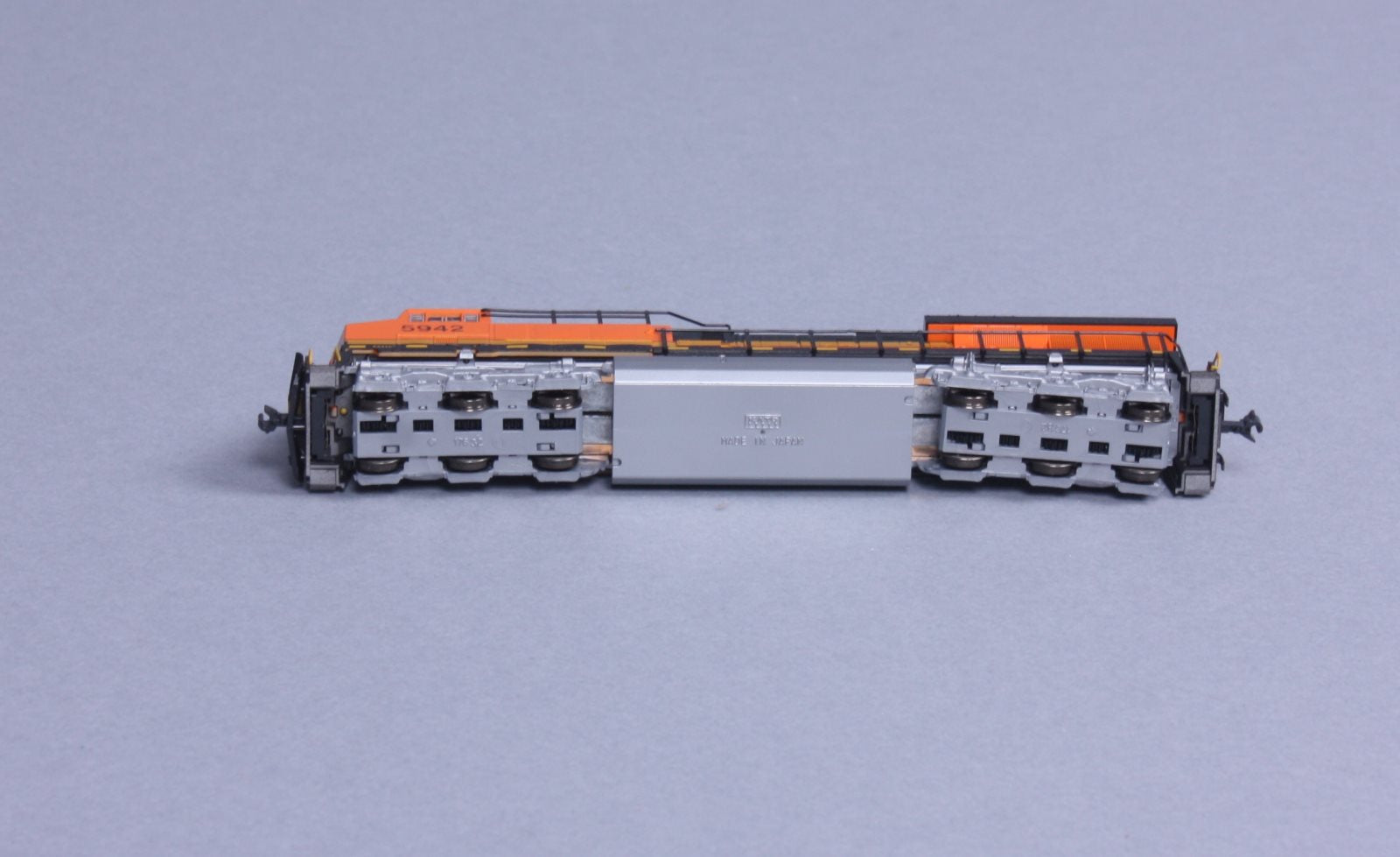 Kato 176-8906 N BNSF GE ES44AC 'GEVO' Diesel Loco #5942/Swoosh