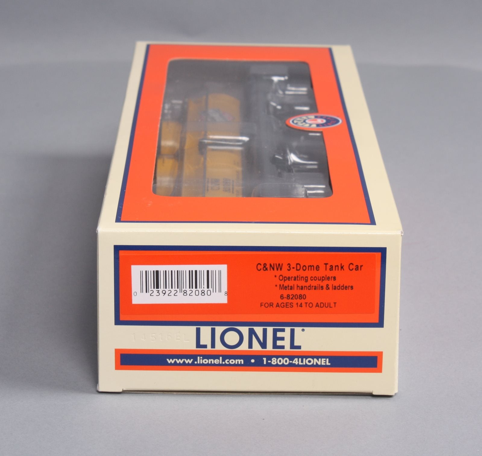 Lionel 6-82080 O Chicago and North Western 3-Dome Tank Car LN/Box
