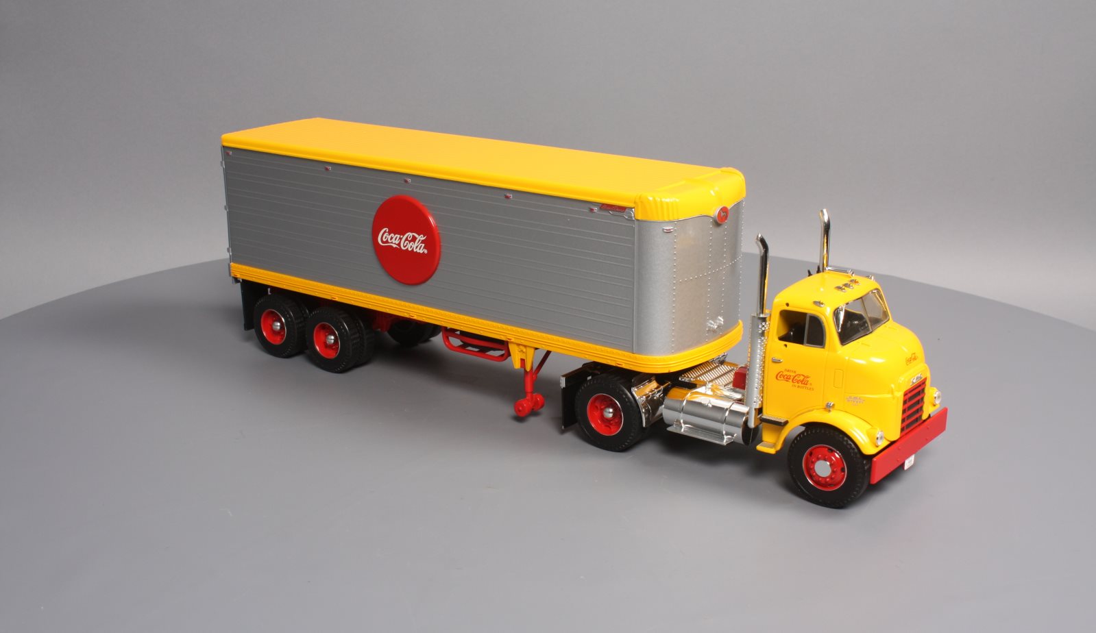 Ertl H028 1:25 Diecast 1954 GMC Series 950 Cab with Great Dane Trailer NIB