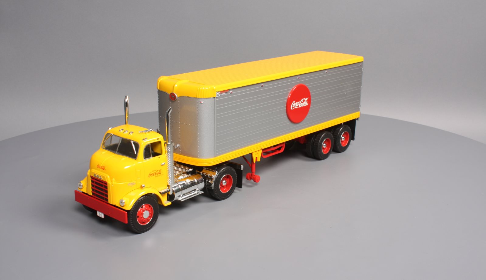 Ertl H028 1:25 Diecast 1954 GMC Series 950 Cab with Great Dane Trailer NIB