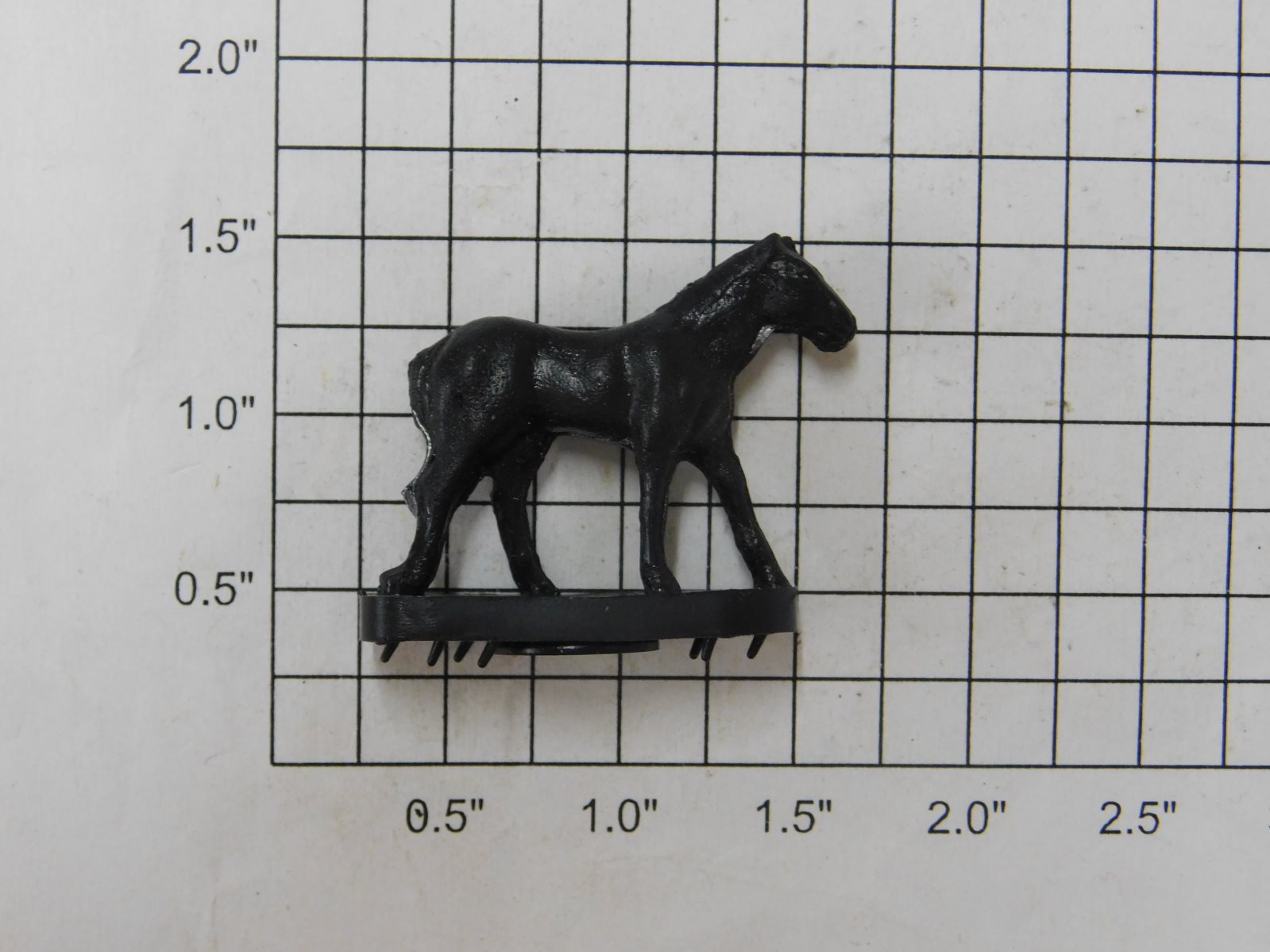 Lionel 9895-41X Black Horse Figure with Metal Disc