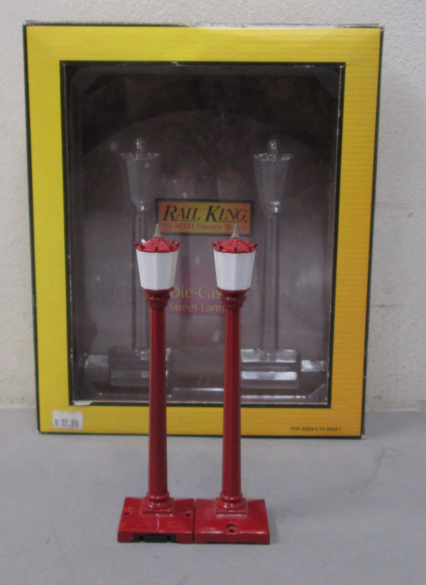 MTH 30-11001 Red #35 Street Lamp Set (Set of 2) NIB