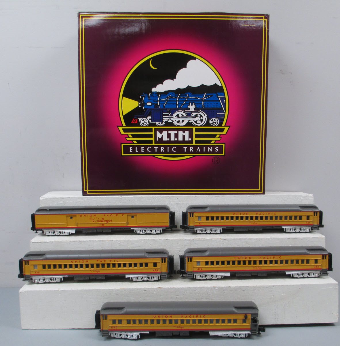 MTH 20-4052 O Union Pacific 70' Madison Passenger Car Set (Set of 5) LN/Box
