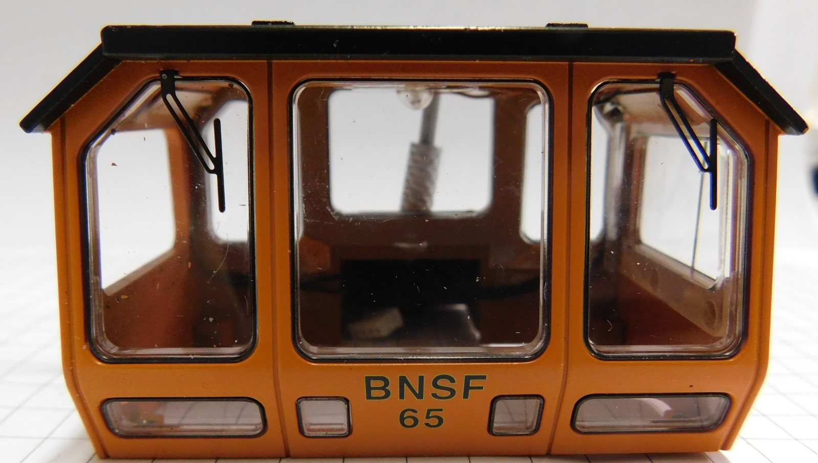Lionel 28469-2X BNSF Trackmobile Cab Assembly-Missing Window