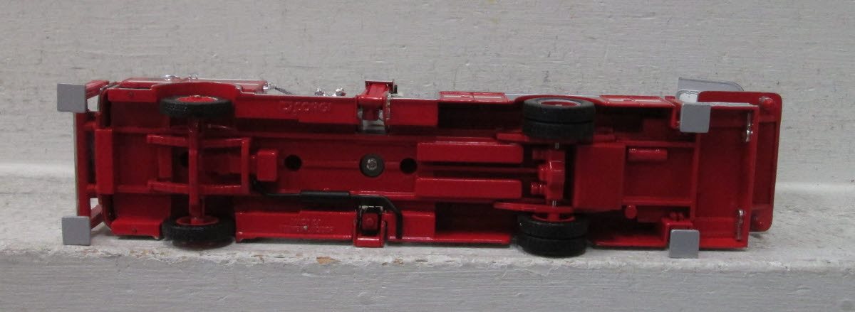 Corgi US53804 1:50 Mack CF Tower Fire Engine Bethpage New York LN/Box